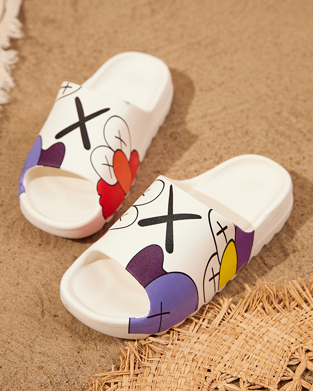 Białe gumowe klapki damskie z printem Pfizz- Obuwie