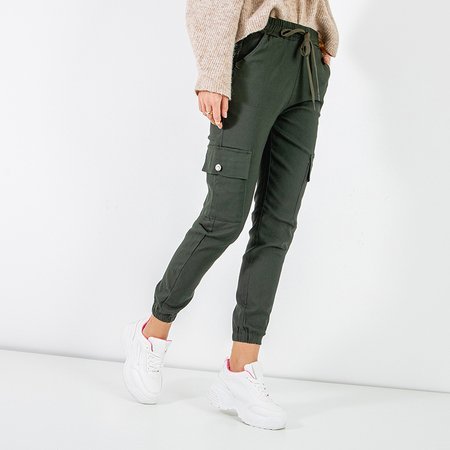 Ciemnozielone damskie spodnie bojówki z kieszeniami - Odzież
