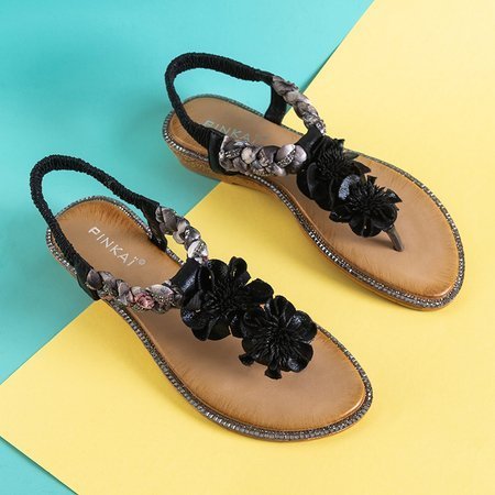 Czarne błyszczące damskie sandały japonki na koturnie Grassia - Obuwie