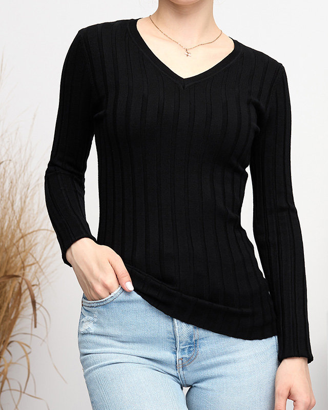 Czarny damski sweter z dekoltem w serek- Odzież