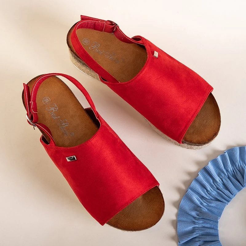 OUTLET Czerwone damskie sandały na platformie Kirala- Obuwie