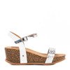 Białe sandały damskie na koturnie ze zwierzęcym motywem Akena - Obuwie