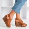 Brązowe sandały damskie na koturnie Izida - Obuwie