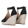 Czarne sandały na koturnie z ażurowym wykończeniem Fastina - Obuwie