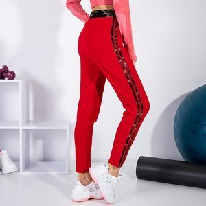 Czerwone damskie dresowe spodnie z lampasami - Odzież