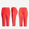 Czerwone krótkie legginsy z lampasami - Odzież