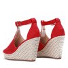 Czerwone sandały na koturnie z ażurowym wykończeniem Fastina - Obuwie