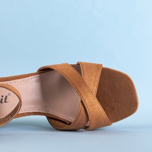 Jasnobrązowe damskie sandały na niskim słupku Paleri  - Obuwie