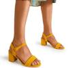Musztardowe sandały damskie na niskim słupku Niusty - Obuwie