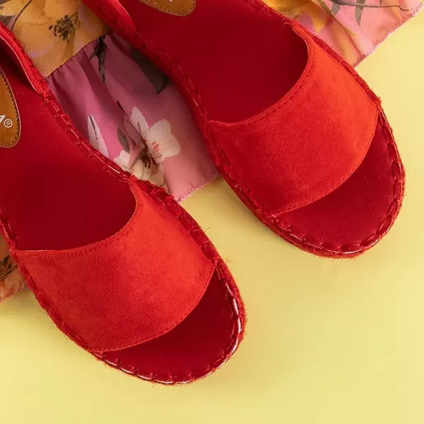OUTLET Czerwone damskie sandały na platformie Sitra - Obuwie