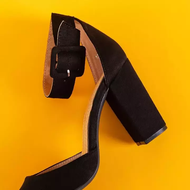 OUTLET Damskie czółenka na słupku w kolorze czarnym Adiess - Obuwie