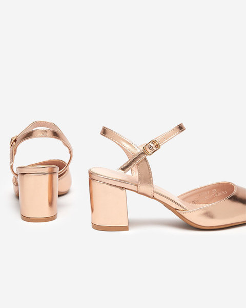 OUTLET Damskie sandałki na niskim słupku w kolorze różowego złota Nerolak - Obuwie
