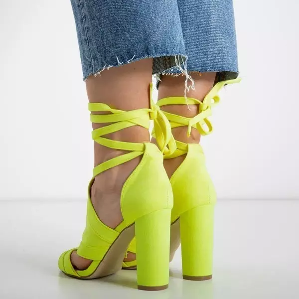 OUTLET Neonowe żółte sandały na wyższym słupku z cholewką Lanaline - Obuwie