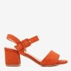 OUTLET Pomarańczowe damskie sandały na niskim słupku Saola - Obuwie