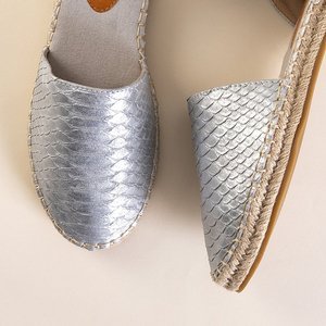 OUTLET Srebrne damskie sandały ze zwierzęcym tłoczeniem Domiel - Obuwie