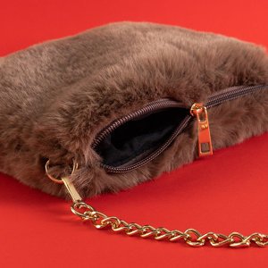 Royalfashion Brązowa futrzana torebka na złotym łańcuszku