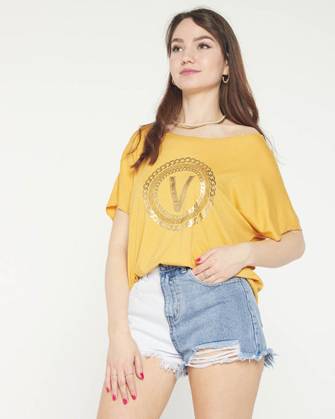 Royalfashion Musztardowy damski t-shirt ze złotym printem i cyrkoniami
