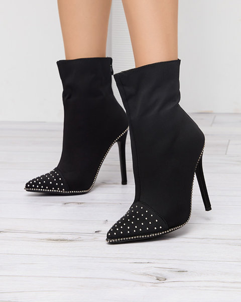 OUTLET Чорні чоботи на високому каблуці декоровані форсунками Scirrle - Взуття