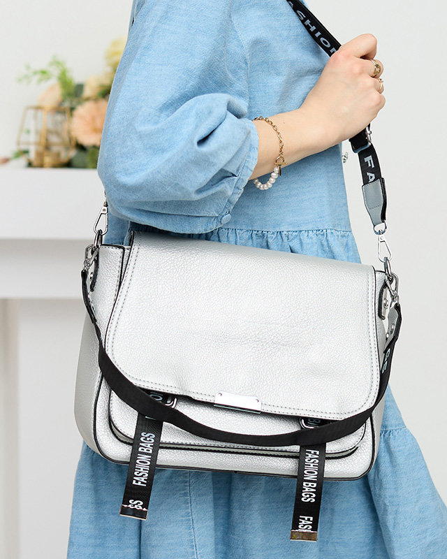 Срібна жіноча сумочка в смужку з написами - Аксесуари