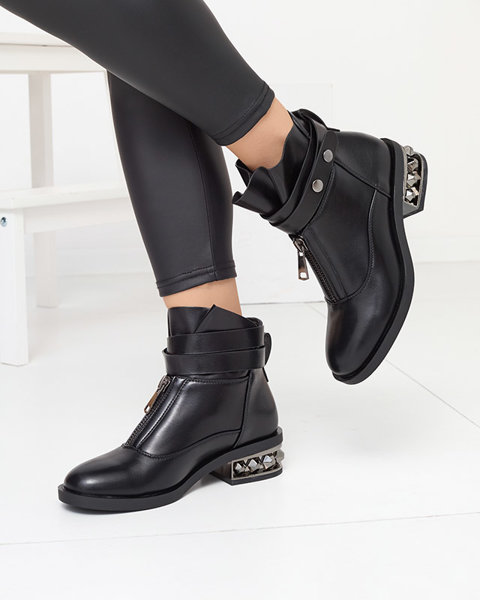Жіночі чорні чоботи на плоскому декоративному каблуці Desi - Взуття