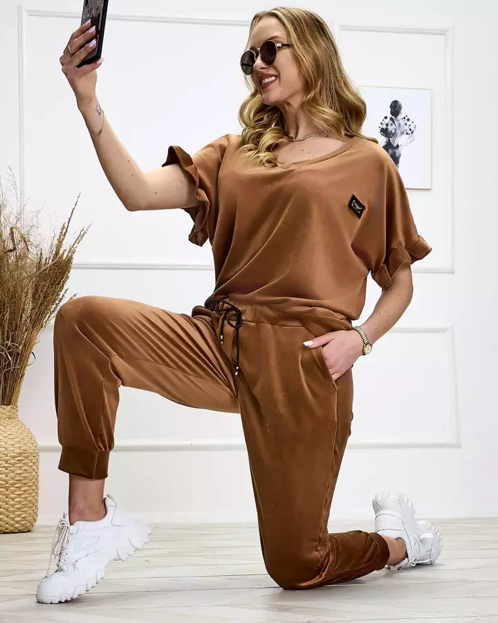 Жіночий коричневий спортивний комплект з прикрасами - Одяг